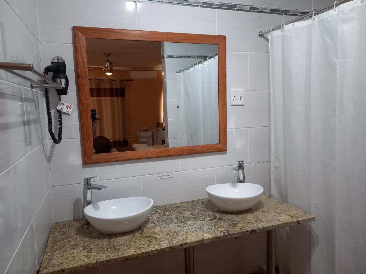 Divundu Guest House ภายนอก รูปภาพ