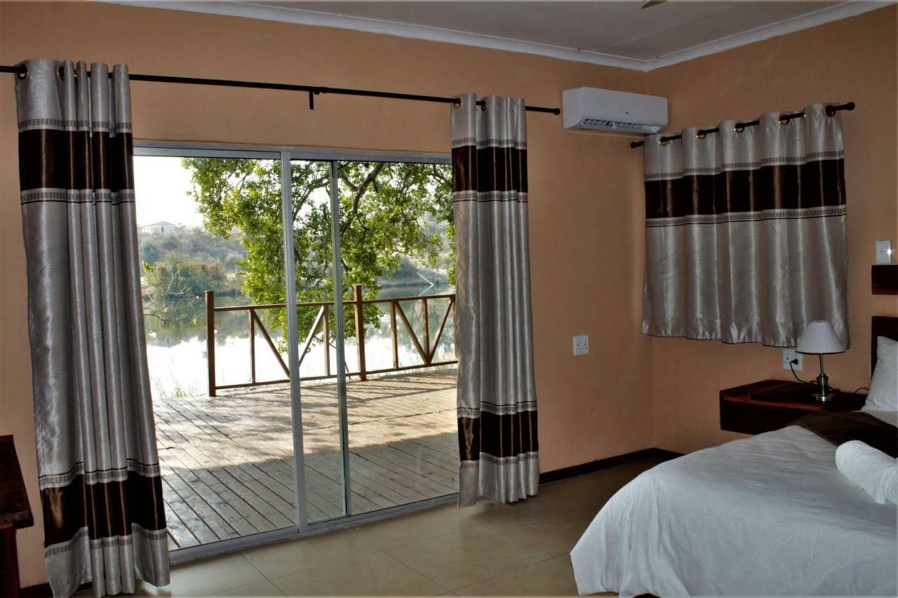 Divundu Guest House ภายนอก รูปภาพ