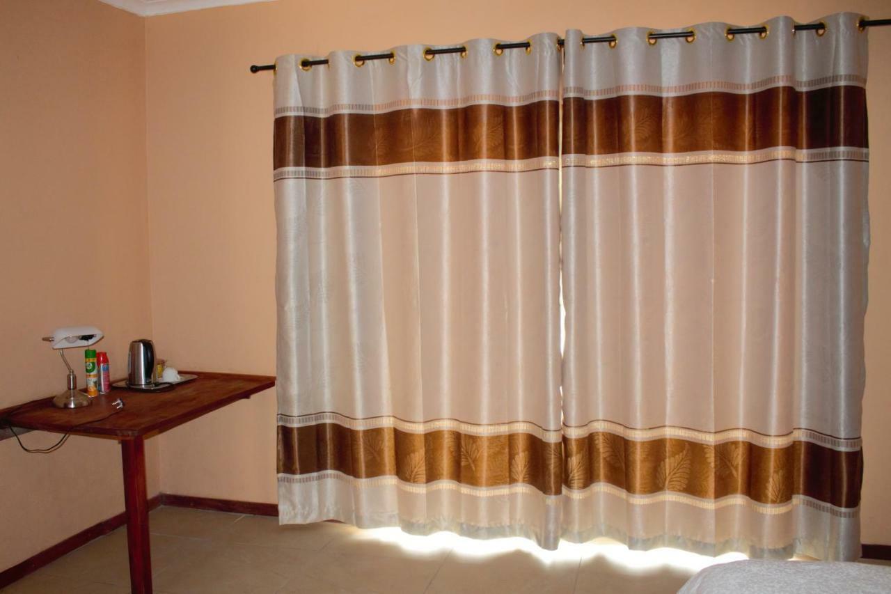 Divundu Guest House ภายนอก รูปภาพ